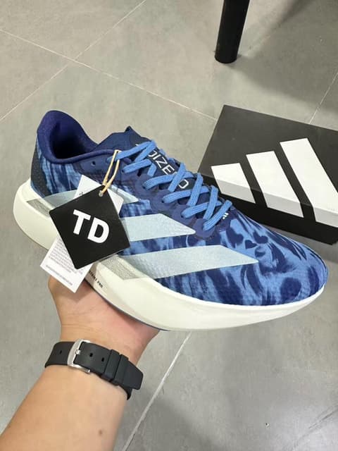 Adidas · Style 045