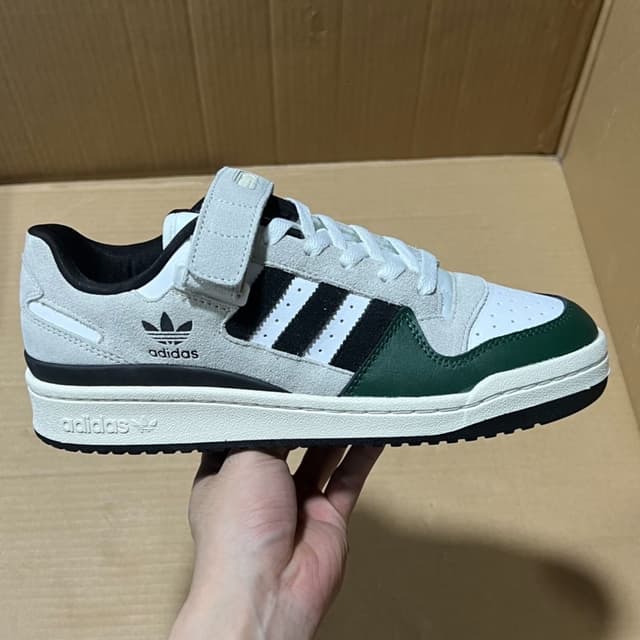 Adidas · Style 077