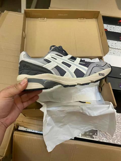 Asics · Style 016