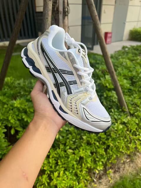 Asics · Style 025