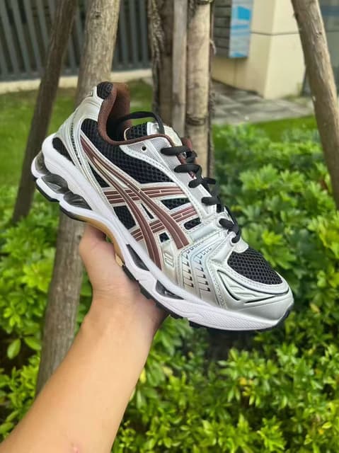 Asics · Style 028